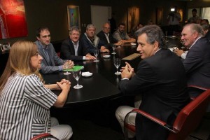Pregno con la Comisión de enlace