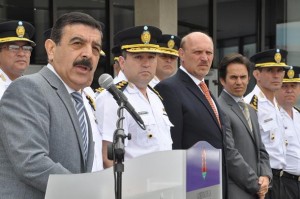Saieg y policia entrega moviles y equipamiento