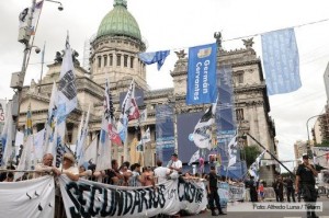 columnas militantes apertura sesiones CFK