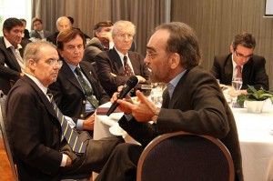 iglesias_responde_a_las_preguntas_del_empresariado