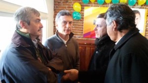macri en villa allende con el gato romero