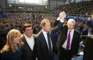 scioli en la matanza policia local