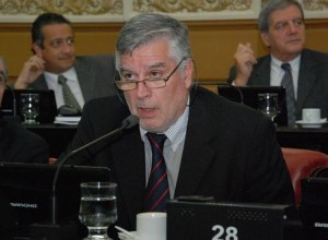 legislador carlos Gutiérrez