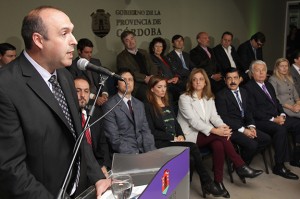 asume Farina con De la Sota