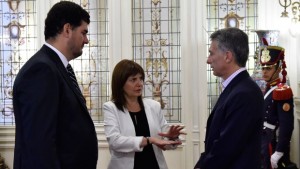 macri_bullrich_poliica.jpg_1328648940