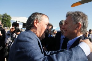 macri y schiaretti abrazo