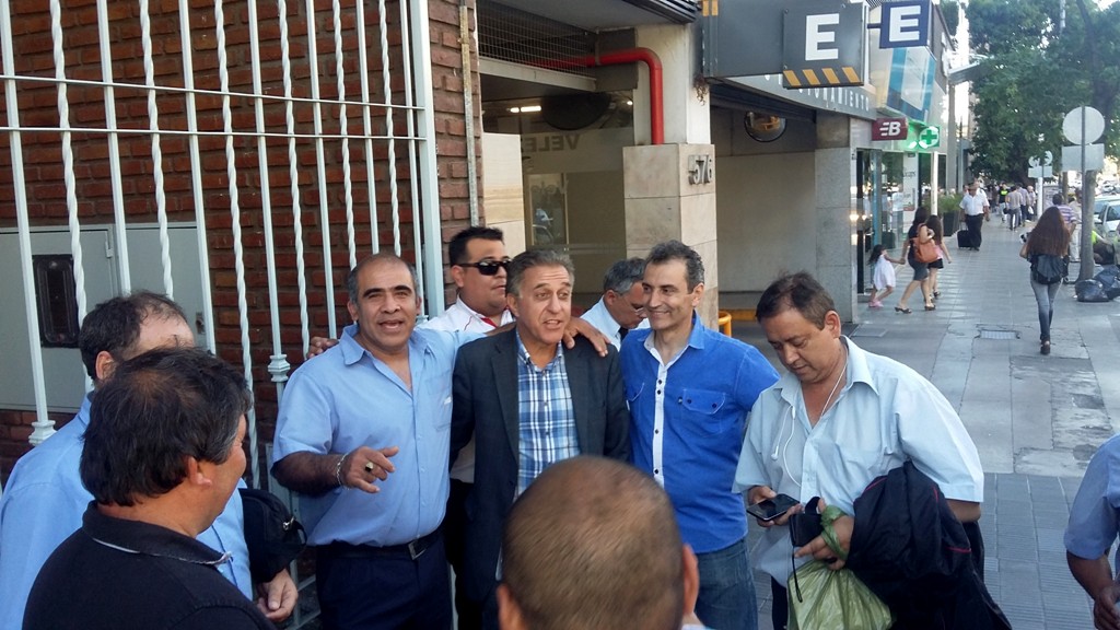 Pitrola junto a choferes en al UTA, tras conocerse la conciliación obligatoria
